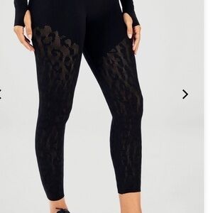 FABLETICS Mid-Rise Sculpknit Leopard 7/8 Leggings